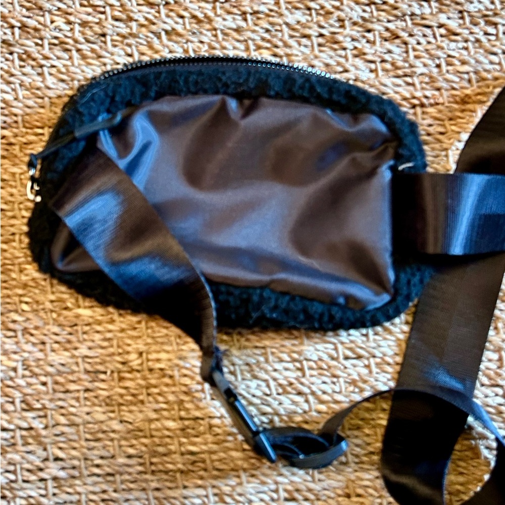Sherpa Belt Bag Fanny Pack - Picture 4 of 4